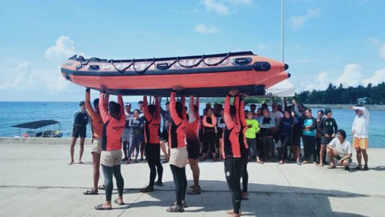 340 Siquijor Residents Get Cash-For-Work Benefits