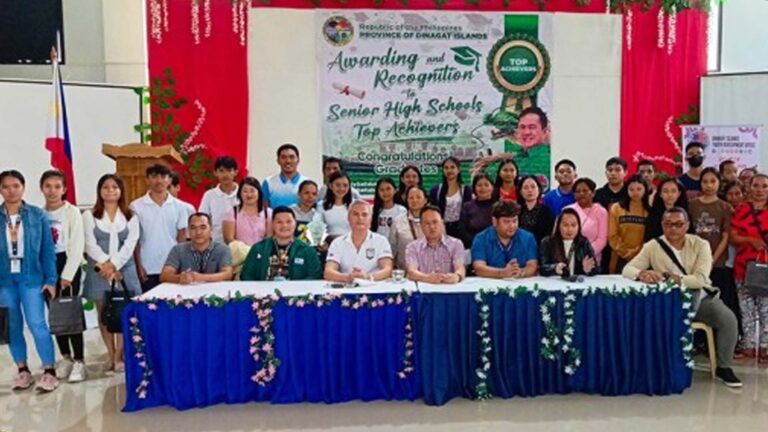 108 Top High School Achievers In Dinagat Get Incentives