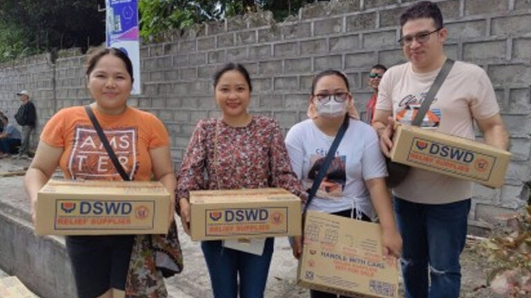 Quake-Affected Mall Employees, Fisherfolk Get Cash Aid From DSWD
