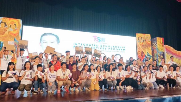 3K Poor Ilonggo Students Benefit From New Scholarship Program
