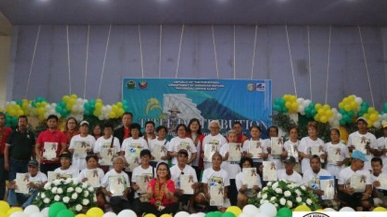 413 Albay Farmers Receive Land Titles Under CARP
