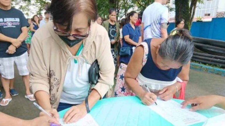 Indigent Quezon Water Service Clients Get Christmas Gifts