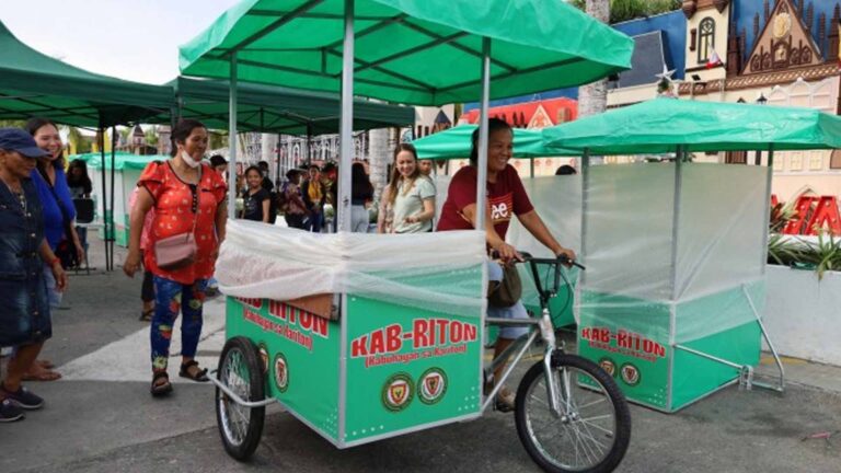 Ambulant Vendors In Oriental Mindoro Get Bike ‘Kariton’