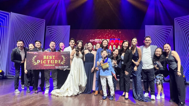 MMFF Entry ‘Firefly’ Receives Best Picture Award