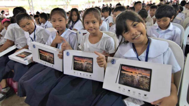26 Elementary Schools In Negros Occidental Get Learning Tablets