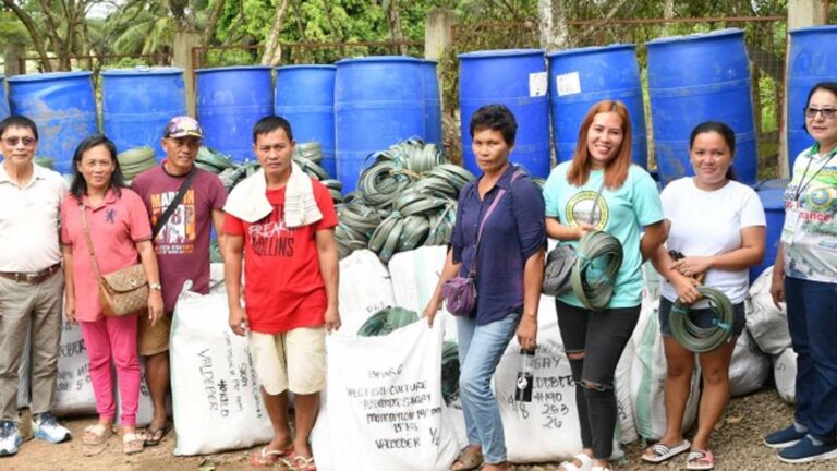 BFAR Extends Livelihood Assistance To Sagay City Fisherfolk