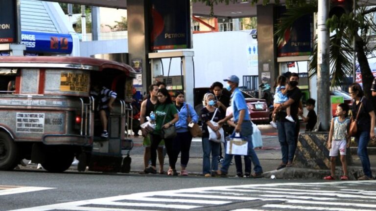 49% Of Filipinos See Quality Of Life Will Improve In 6 Months