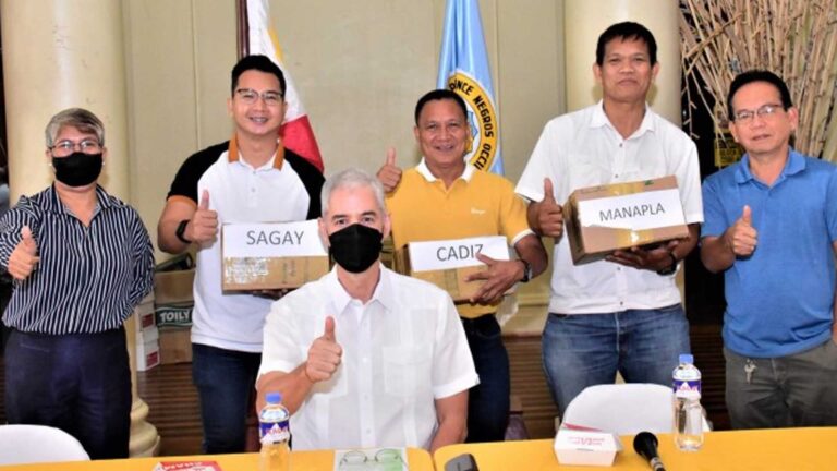 Negros Occidental Animal Raisers Get Aid For El Niño Preparedness
