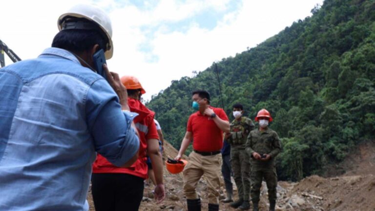 DSWD Social Workers Conduct Counseling To Landslide Survivors