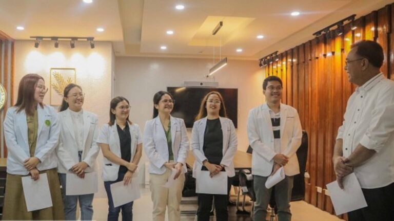 12 ‘Doctors To The Barrios’ Deployed To 5 Bicol Provinces