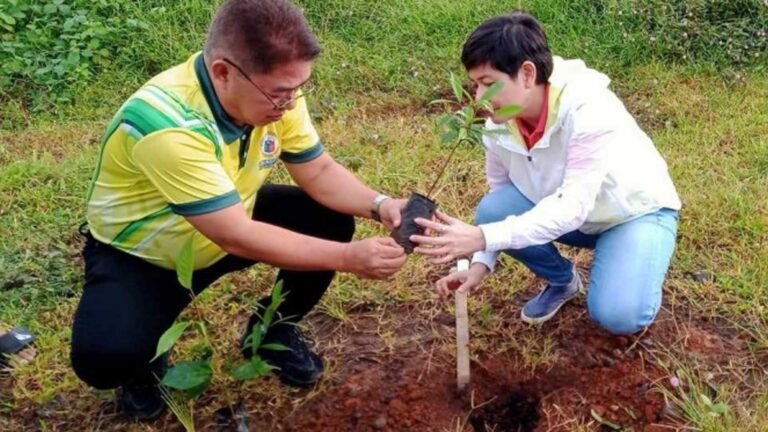 Legazpi Residents Plant Over 3K Trees To Mark Valentine’s Day