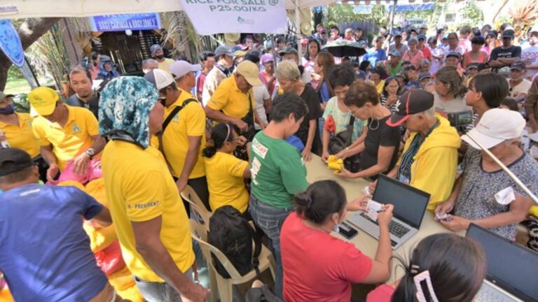 Negros Occidental Residents Embrace PHP25 Per Kilo Rice Program