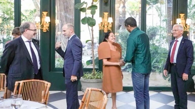 Envoys Tour Historic Homes Within Malacañang