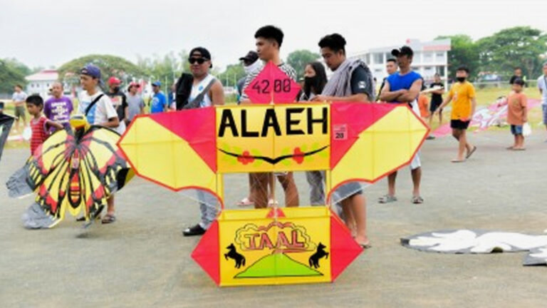 Batangas Holds 2nd Kite-Flying Fest To Drum Up Summer Tourism