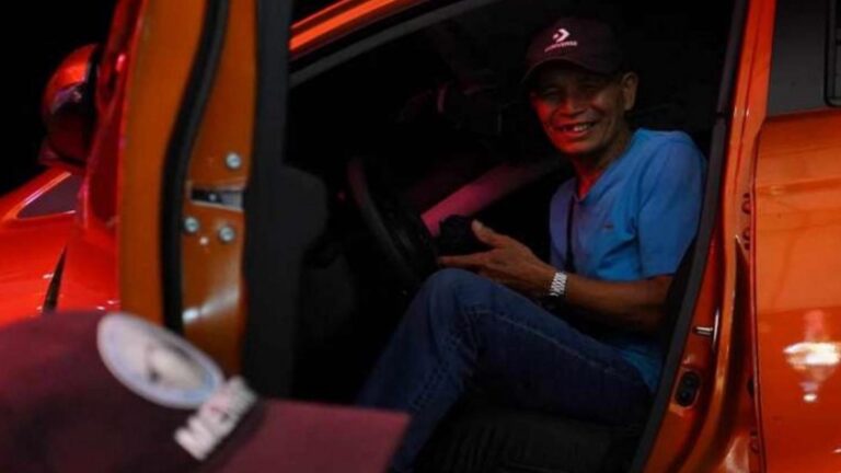 Elderly Stroke Victim Wins Brand New Car In Cagsawa Festival Raffle