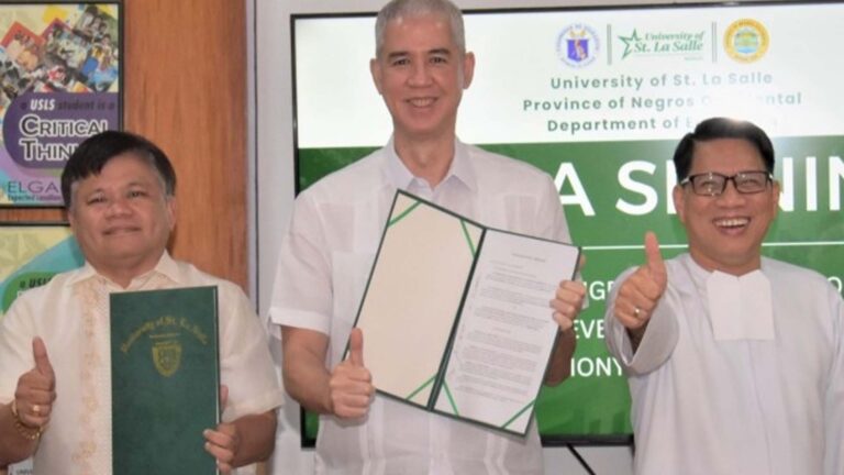 Negros Occidental Awards Study Grants To 100 DepEd School Heads