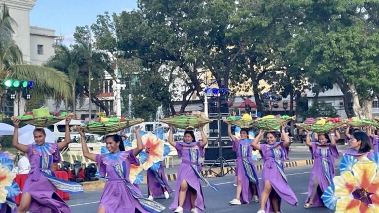 ‘Kinni-Kinni’ Parade Ushers In Ilocos Norte Women’s Month Celebration