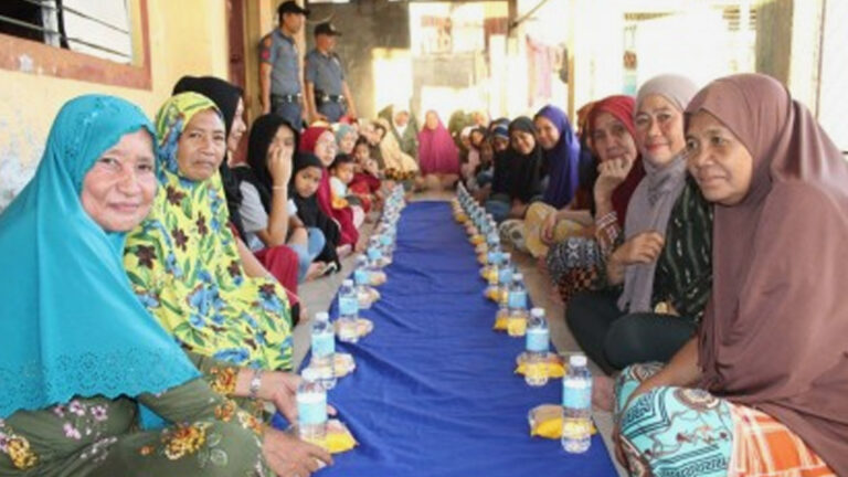Army Offers Evening Meals To Muslims In Zamboanga Sibugay During Ramadan