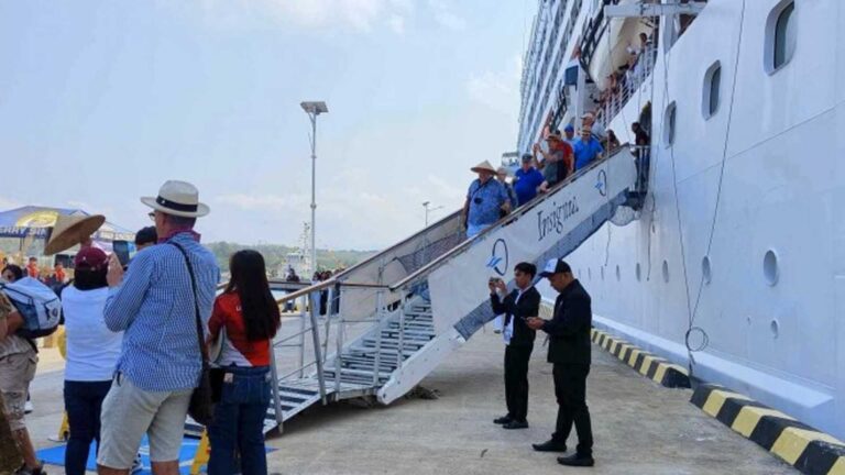 Oceana Cruise Returns To Salomague Port With 500 Passengers