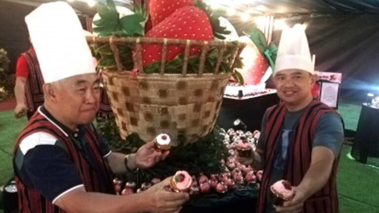 Strawberries Remain Top La Trinidad Tourist Magnet