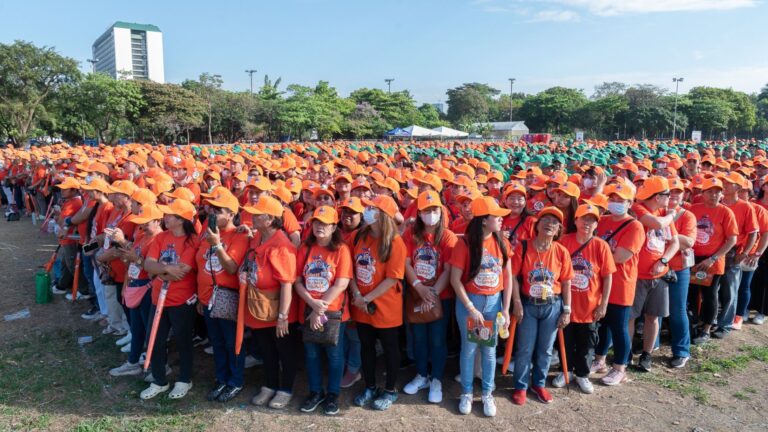 Philippines Breaks India’s Guinness World Record For Largest Human Lung Formation