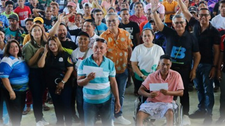 1.8K Agusan Del Sur Residents Get PHP9.1 Million Cash Aid From DSWD