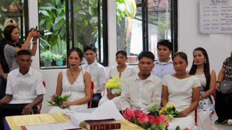 42 Couples To Tie The Knot In Antique Mass Wedding