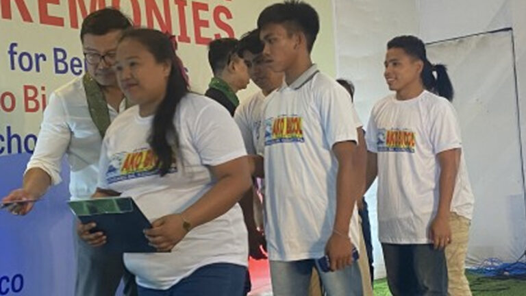 400 TESDA Scholars Graduate In Albay
