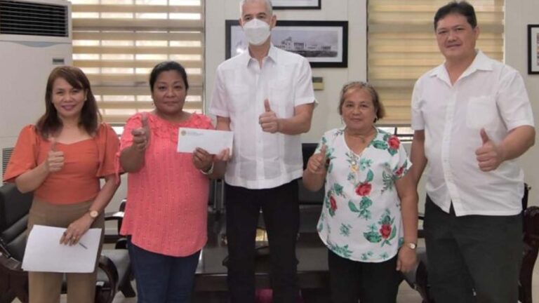 Negros Occidental Awards PHP1 Million Incentives To Sanitary Program Achievers