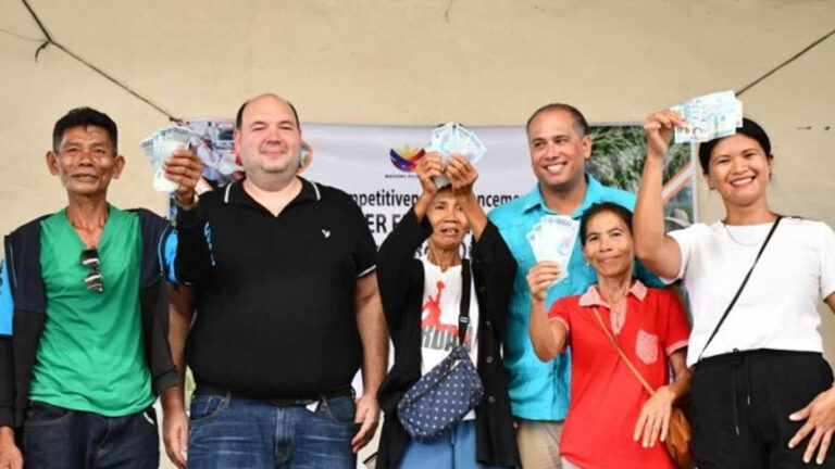 Department Of Agriculture Distributes PHP4.8 Million Aid To Bayawan City Farmers