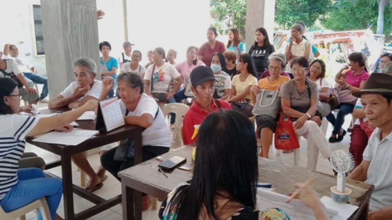 Over 1K Legazpi Farmers Receive Free Palay Seedlings