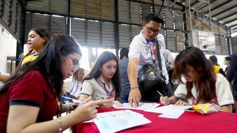 Comelec Exceeds 3M Target For New Voter Registrants