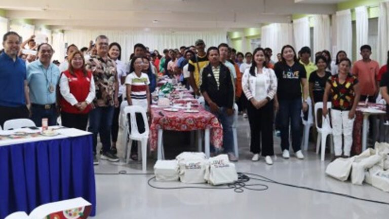 Displaced Agusan Del Sur Tourism Workers Get Government Aid