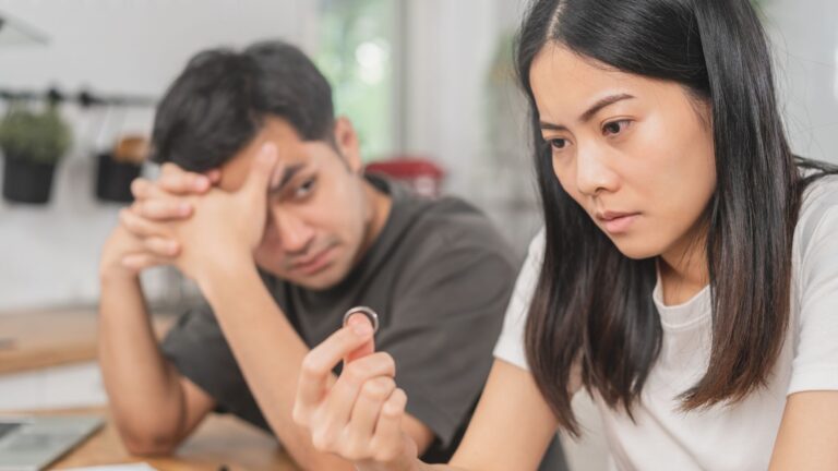 11 Alarming Signs Of A Toxic Relationship