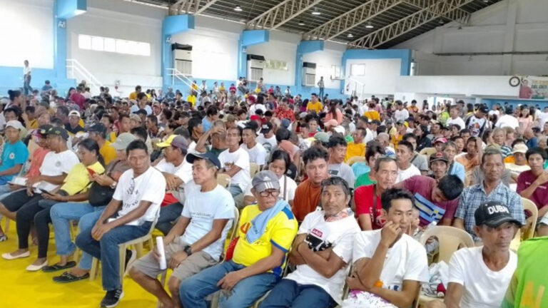 Over 4K Farmers, Fisherfolk In Albay Get PHP41.5 Million Cash Aid From Government