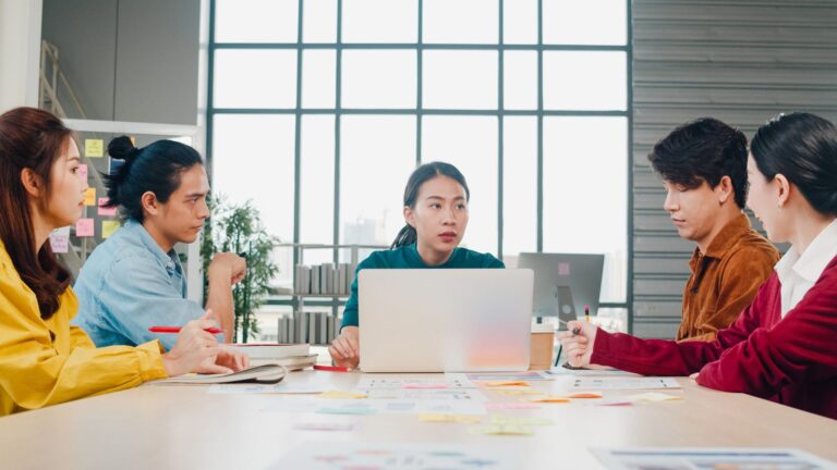 7 Ways To Handle Difficult Coworkers