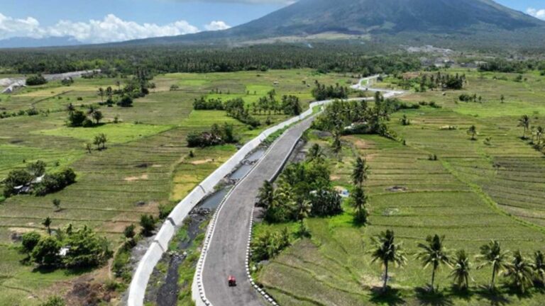 DPWH Says PHP72 Million Road Dike Aids Albay Residents, To Spur Local Economy