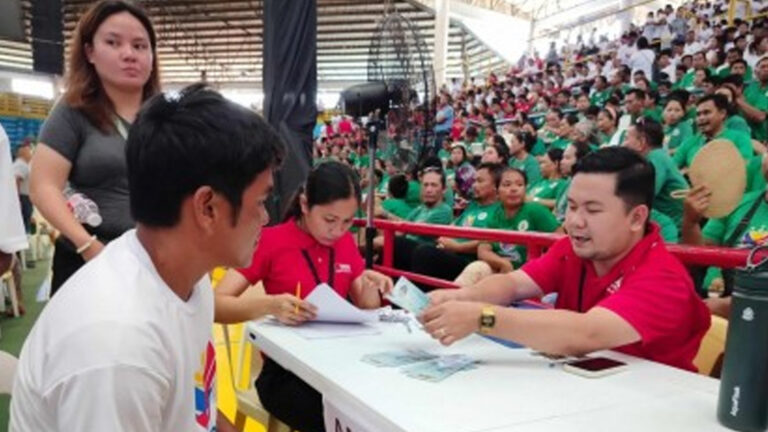 DSWD Grants PHP130 Million Aid To 13K Farmers, Fishers In Central Visayas