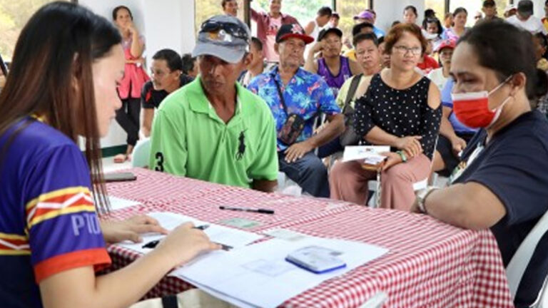 Government Aid Benefits Over 2K Farmers, Fishers In Agusan Del Norte