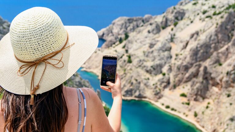 5 Apps On Your Phone That Are Must-Haves When Traveling