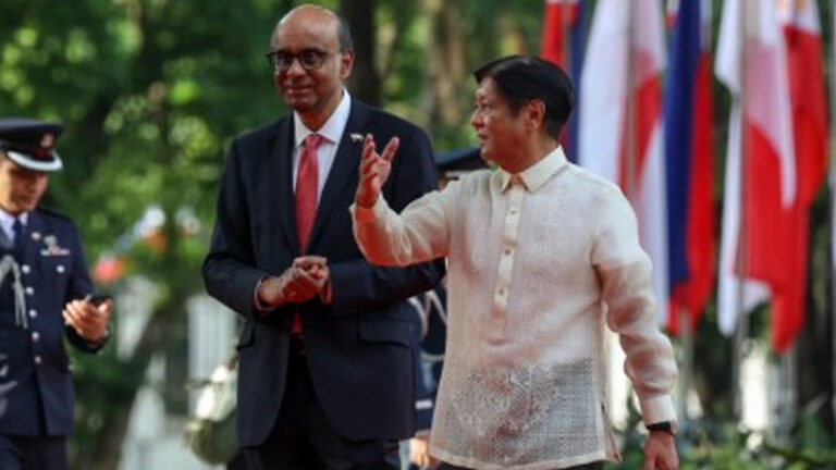 Philippines, Singapore Ink Pact On Filipino Health Workers Deployment, Carbon Credits