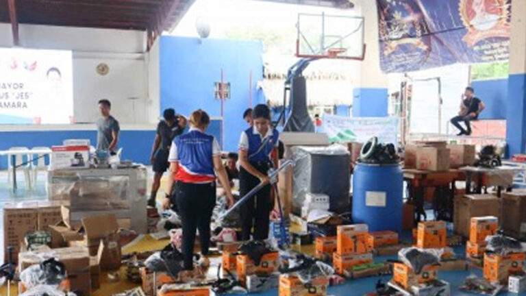 Camarines Sur Villagers Get PHP773 Thousand Worth Of Livelihood Kits From Government