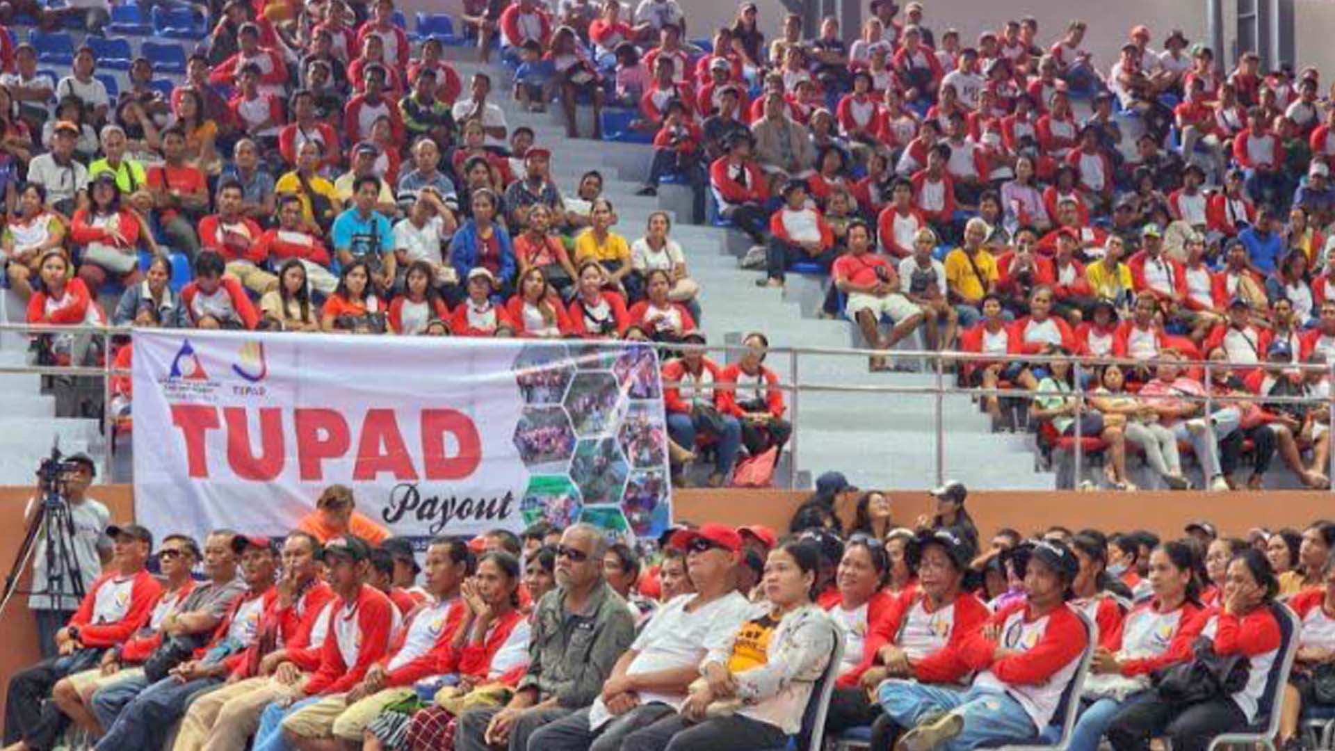 DOLE Distributes PHP30.8 Million TUPAD Pay For ‘Kristine’-Hit Bicol Workers