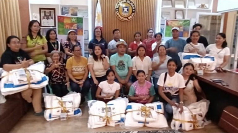 Biliran Homestay Operators Get Tourist Kits From DOT