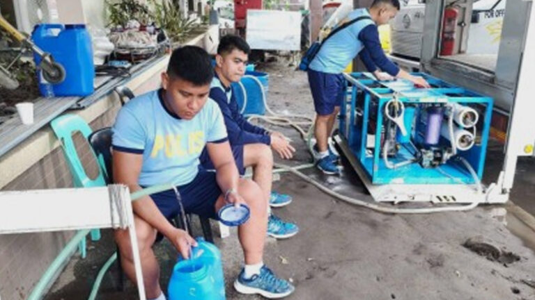 Cops Provide Clean, Potable Water To Storm Victims In Bicol