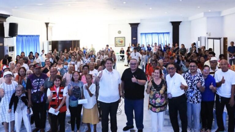 107 Surigao City Seniors Get Cash Incentives From Provincial Government