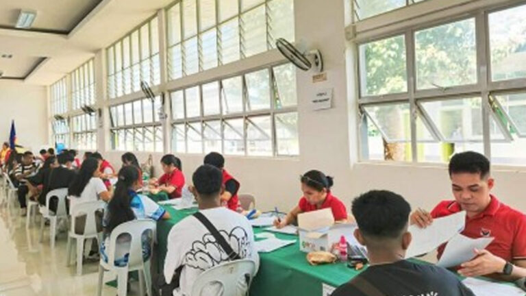 DSWD Distributes PHP7.3 Million Cash-For-Work Payout To Siargao Students