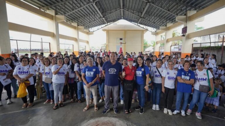 Sorsogon Gives Additional Honoraria To 3K Barangay Health Workers