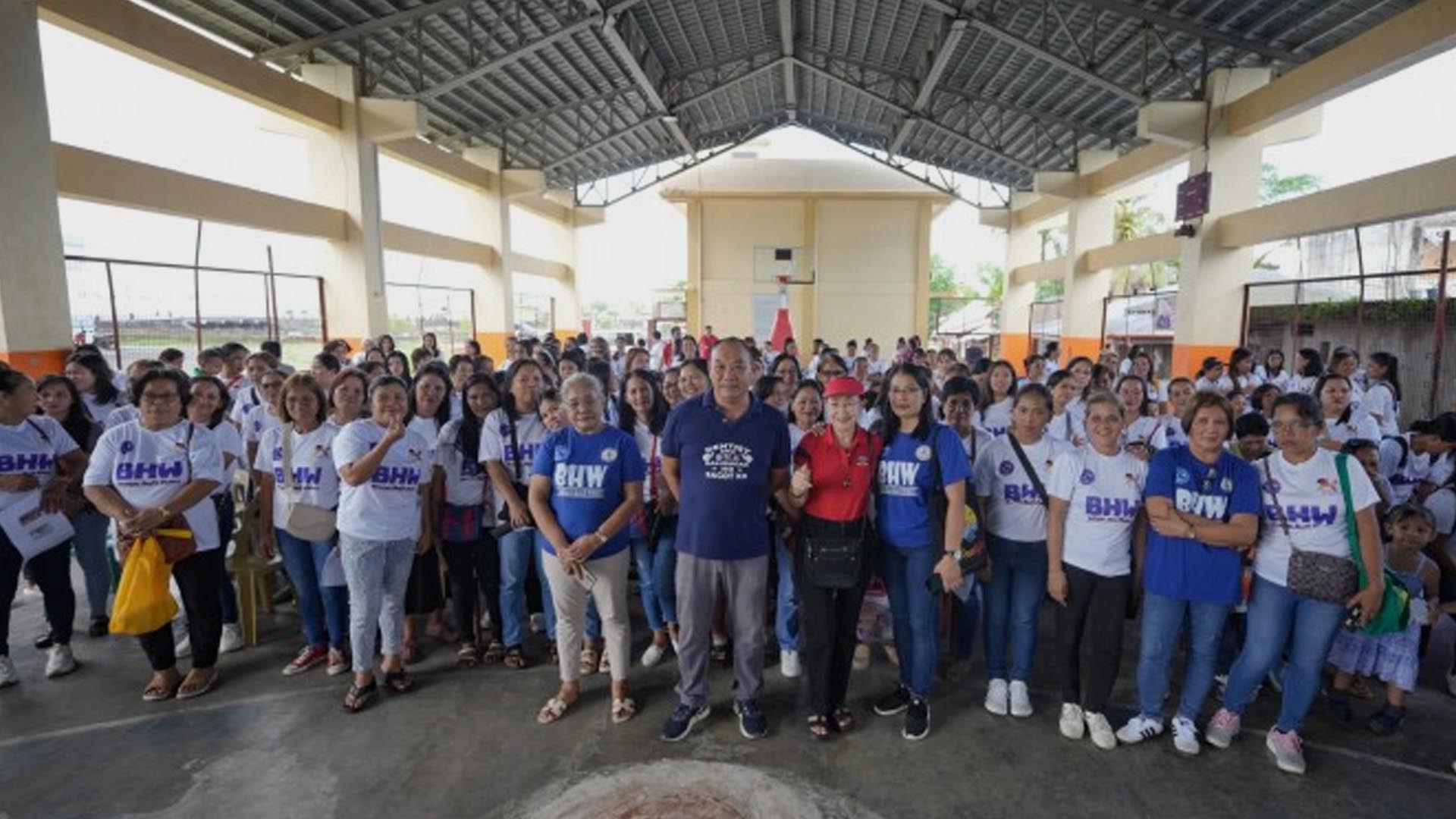 Sorsogon Gives Additional Honoraria To 3K Barangay Health Workers