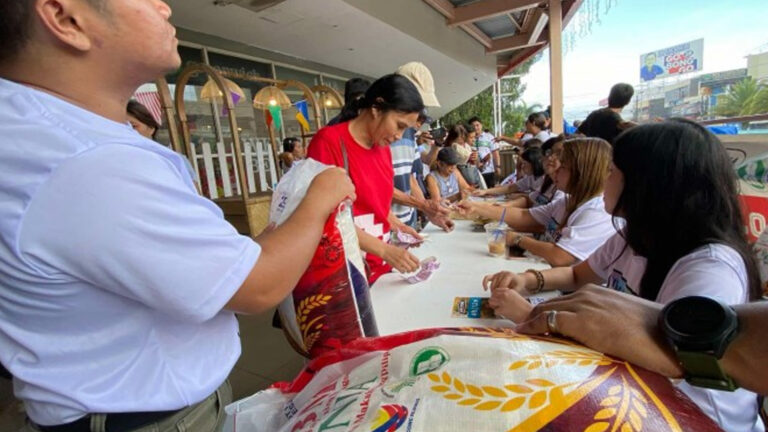 500 Bags Of Low-Priced Rice Sold To Priority Sectors In Legazpi City